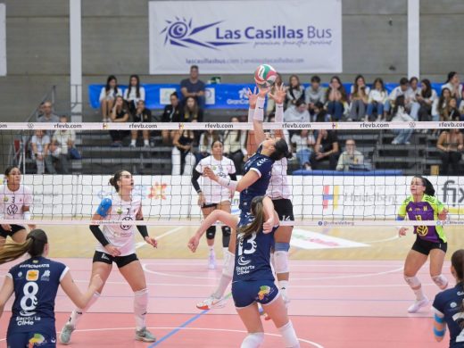 (Fotos) Los errores condenan al Avarca en el primer partido de la final