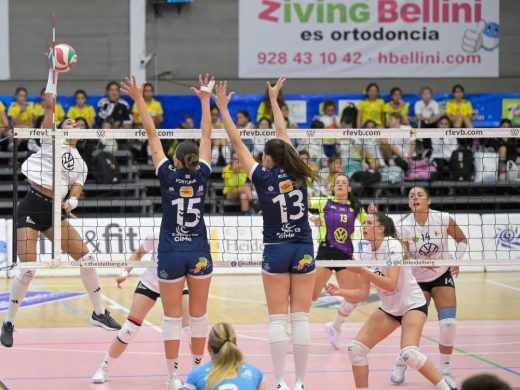 (Fotos) Los errores condenan al Avarca en el primer partido de la final