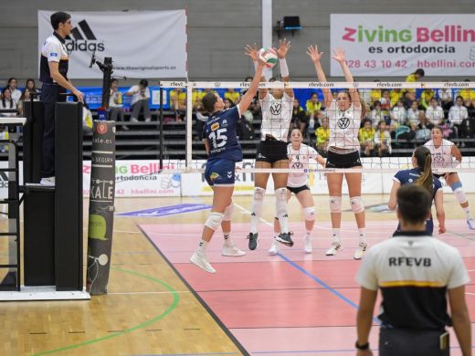 (Fotos) Los errores condenan al Avarca en el primer partido de la final
