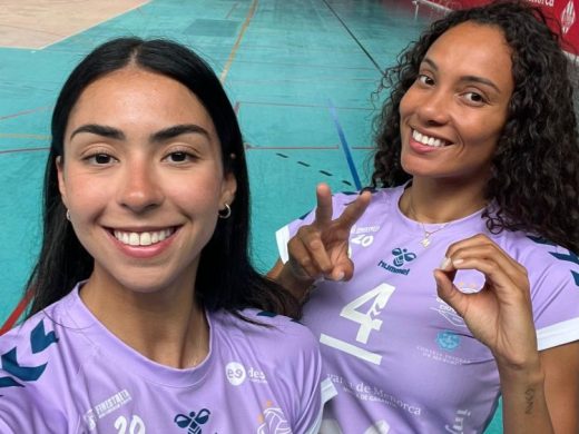 (Fotos) El Avarca luce una nueva equipación para conmemorar sus 20 temporadas en la Superliga
