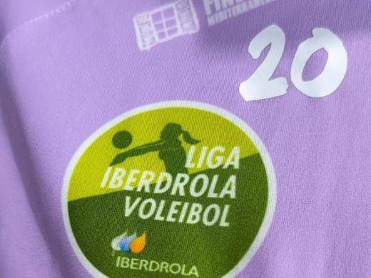 (Fotos) El Avarca luce una nueva equipación para conmemorar sus 20 temporadas en la Superliga