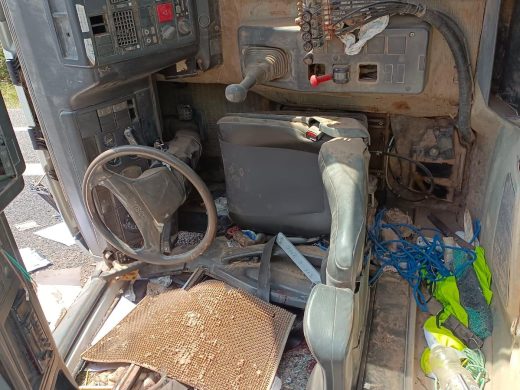 (Fotos) El vuelco de un camión en la carretera general provoca grandes retenciones