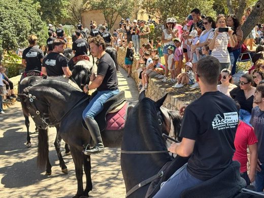 (Fotos y vídeo) El ‘replec’ de Ses Arenes de Dalt, preludio de la fiestas de Sant Joan
