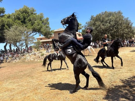 (Fotos y vídeo) El ‘replec’ de Ses Arenes de Dalt, preludio de la fiestas de Sant Joan