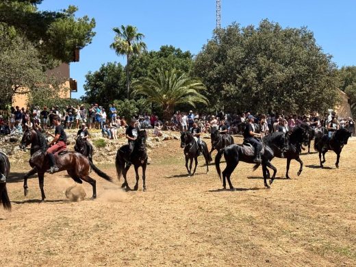 (Fotos y vídeo) El ‘replec’ de Ses Arenes de Dalt, preludio de la fiestas de Sant Joan