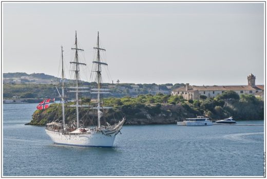 El buque escuela Statsraad Lehmkuhl en el puerto de Maó este domingo (Foto: J.I. Seguí)