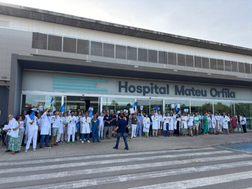 Protesta ante el Mateu Orfila.