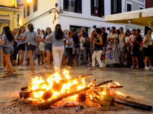 (Fotos) Los ‘festers’ incendian Ciutadella en la previa de Sant Joan