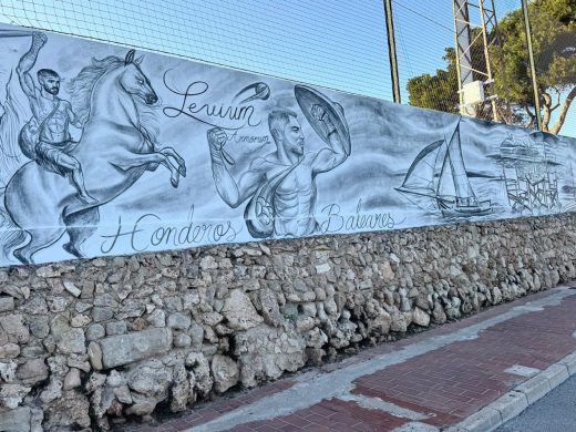 (Fotos) El mural que cuenta la historia de Es Castell
