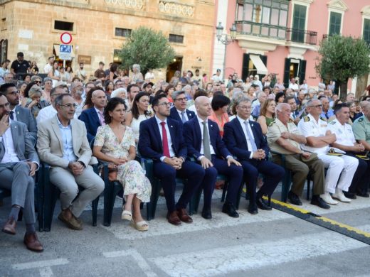 (Vídeo y fotos) Tensión en Ciutadella: protesta contra la peatonalización del Born